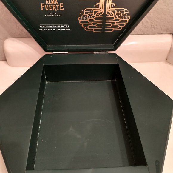 Suenos de Saundra Upcycled ALMA FUERTE Cigar Box, Storage Box, Accent Piece - Picture 14 of 14